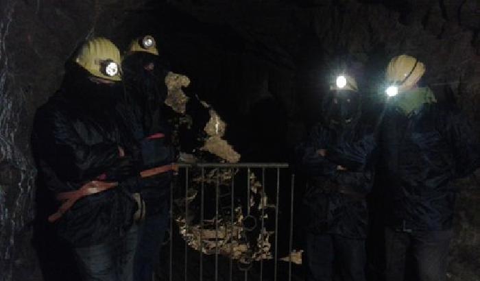 I dipendenti Igea asserragliati in un pozzo ad 80 metri