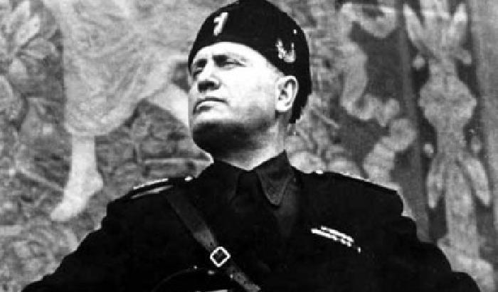 Piazza intitolata a Benito Mussolini, studenti e partigiani si mobilitano