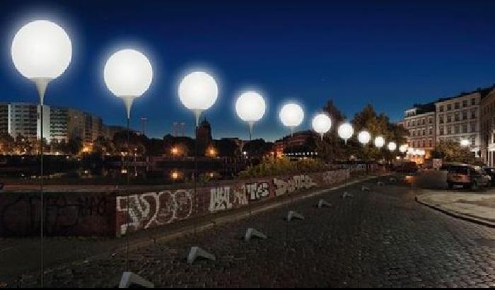 Berlino, un muro di luci per celebrarne i 25 anni della caduta