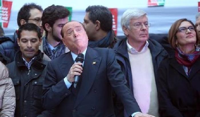 Berlusconi ritorna in piazza per il No Tax Day