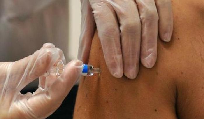 Vaccini killer: i casi di morte sospetta salgono a 19