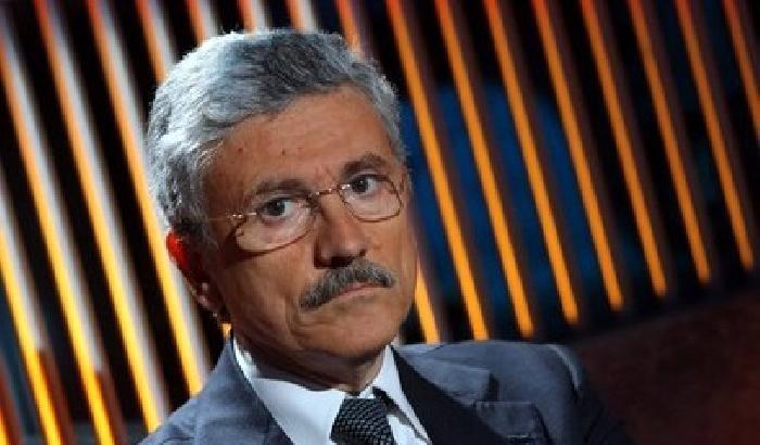 Pezzo di m....: D'Alema contestato a Bari