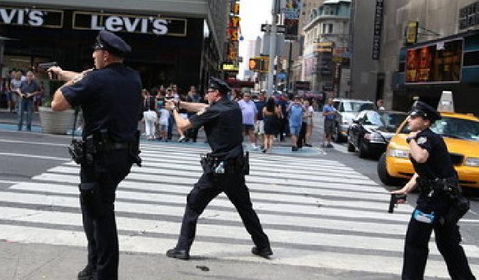 010583-NEWS_135332 Nyc: giovane uccide due agenti per vendetta