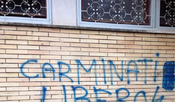 01062C-NEWS_135711 Mafia Capitale, scrive 'Carminati libero' su un muro: denunciato