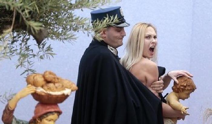 Vaticano, interrogata e liberata la Femen del blitz di Natale