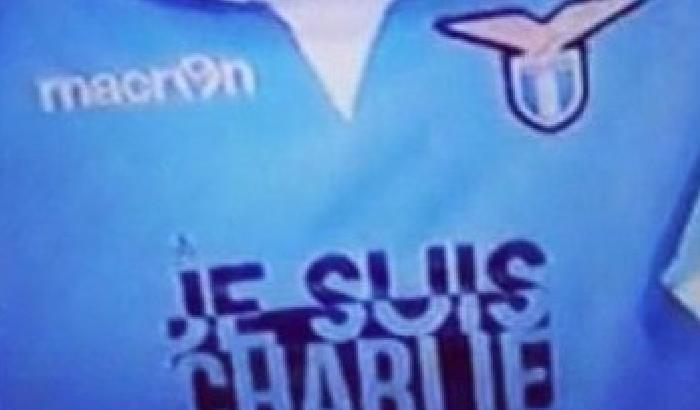 Je suis Charlie: i giocatori della Lazio non dimenticano