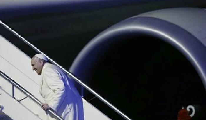 0108D6-papa-francesco-parte-per-l-asia Papa Francesco parte per l'Asia