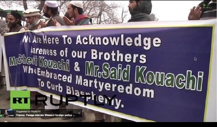 Lunga vita ai fratelli Kouachi: in Pakistan un funerale per i killer