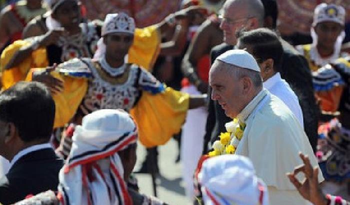 Il Papa nelle Filippine: la corruzione toglie le risorse ai poveri