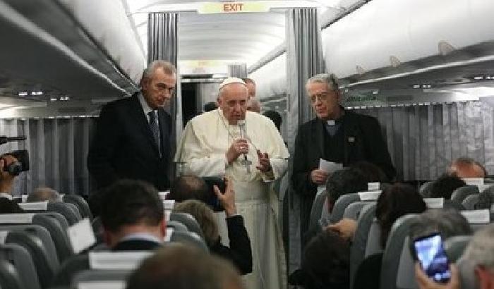 010A30-NEWS_137966 Il Papa: non si fanno figli come conigli