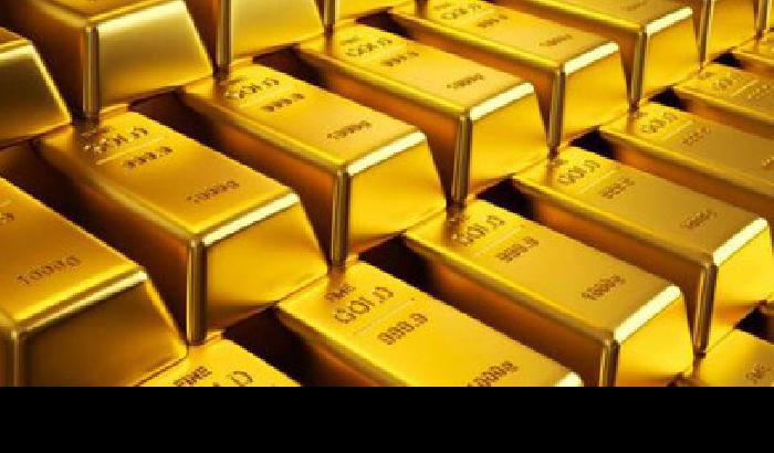 La Russia compra oro per rafforzare il rublo