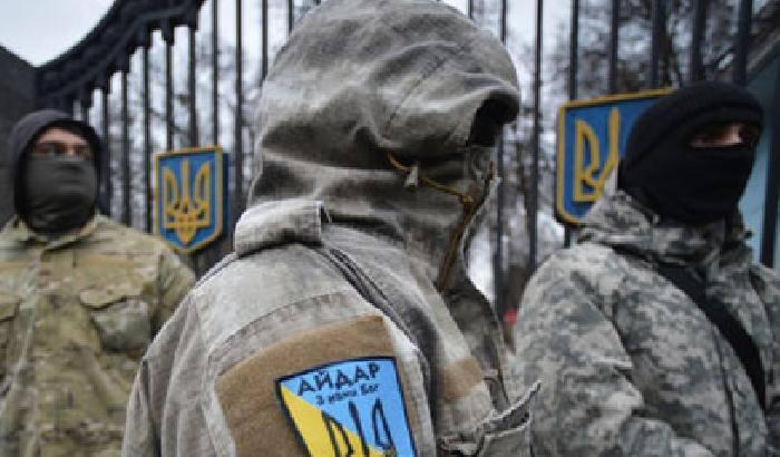 Kiev cerca di addomesticare i nazisti