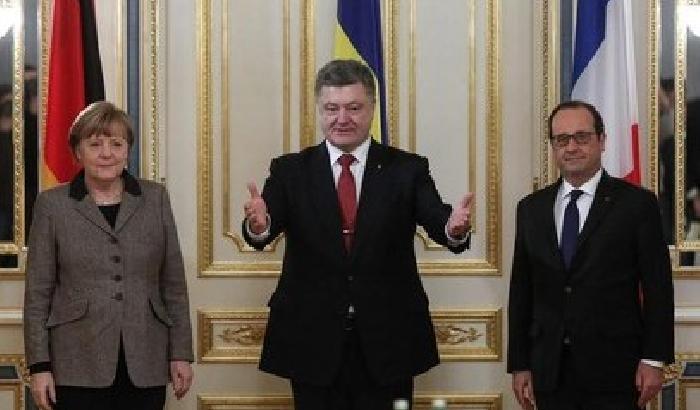 Merkel, Hollande e Poroshenko: cessate il fuoco in Ucraina