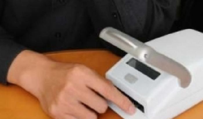 010DB4-NEWS_139786 Arrivano le analisi del sangue low-cost e via smartphone