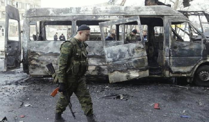 010E1E-NEWS_140014 Artiglieria sulla stazione dei bus a Donetsk: sono tre le vittime