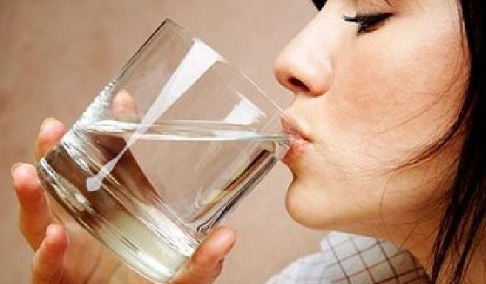 010F6C-NEWS_140705 Bere troppa acqua fa male alla salute