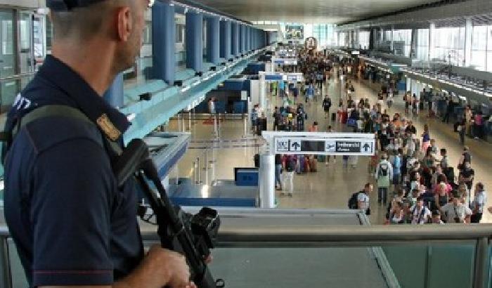 Terrorismo, la Francia ritira i passaporti agli ospitanti jihadisti