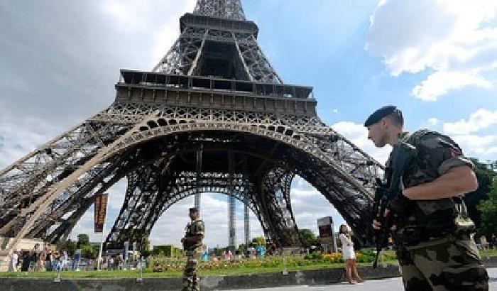 Droni nei cieli di Parigi: arrestati tre giornalisti di Al-Jazeera