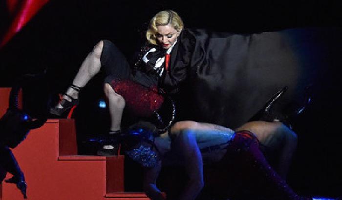 Armani sul capitombolo di Madonna: se l'è cercata