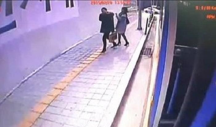 Isis: spunta un nuovo video delle tre ragazze inglesi fuggite in Siria