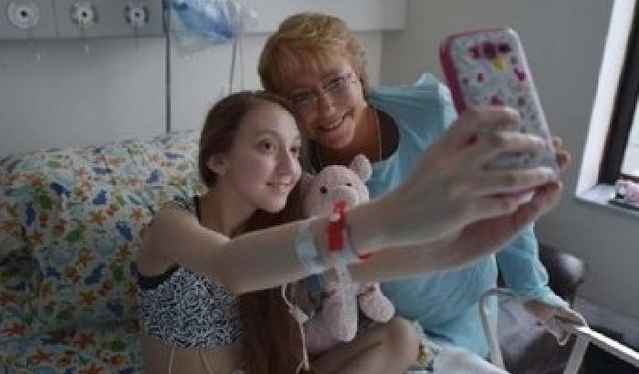 Cile: una 14enne malata chiede l'eutanasia, la Bachelet va a trovarla