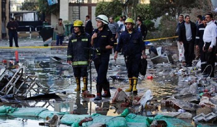 Egitto, esplode una bomba nel centro del Cairo, rivendicato l'attentato