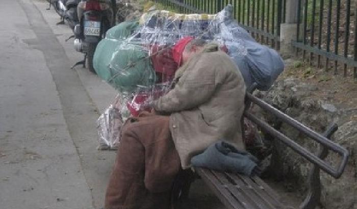 Una legge contro l’accattonaggio? Il governo è lontano dalla realtà