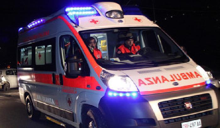 Studentessa greca cade dal balcone: è grave