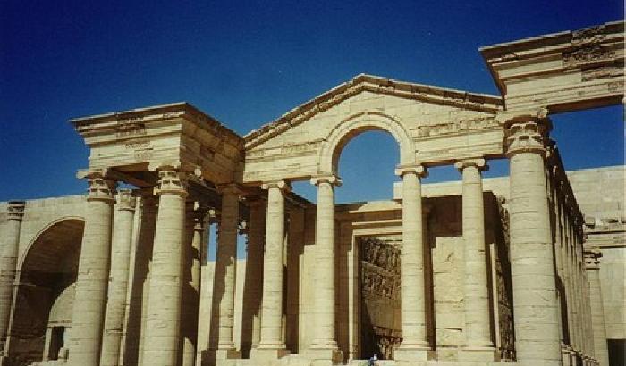 Il sito archeologico assiro di Hatra distrutto dall'Isis