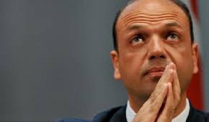 Il piano di Alfano: coinvolgere Tunisia ed Egitto nell'accoglienza dei migranti