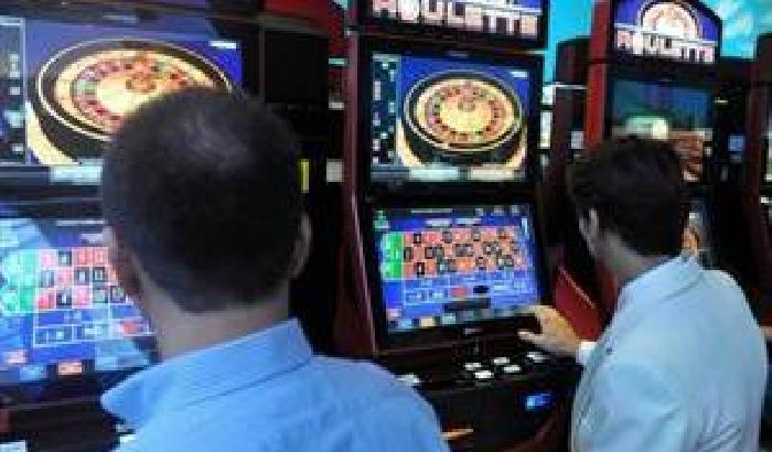 Soldi per le cure e più poteri ai sindaci contro le slot