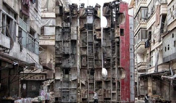 0114BF-NEWS_143480 Guerra: in Siria autobus in verticale per difendersi dai cecchini