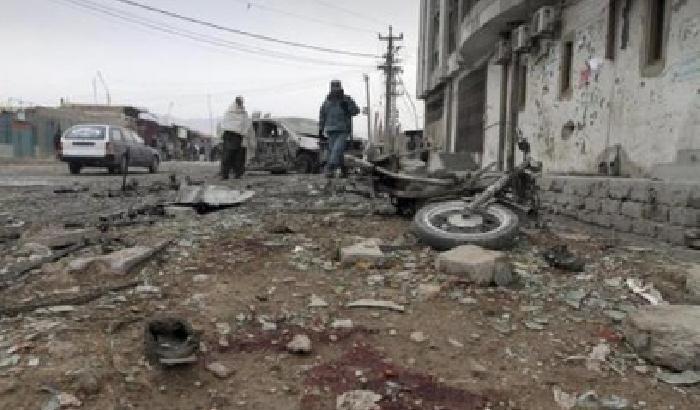 Afghanistan: 6 bimbi muoiono per una bomba