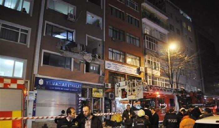 Turchia: attentato davanti a una rivista islamica: 1 morto e 3 feriti