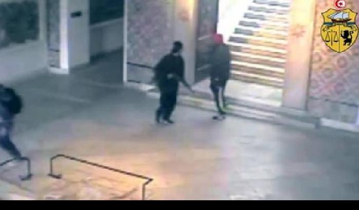 Tunisi: un nuovo video mostra il blitz della polizia al Bardo