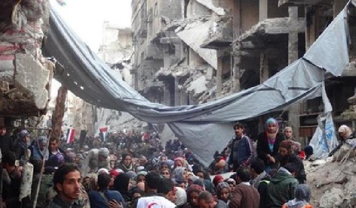 Siria, l'Isis controlla il 90% del campo profughi di Yarmuk
