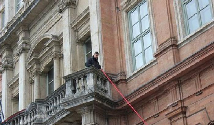 Frammenti di strada in università. Numerouno di Emergenze