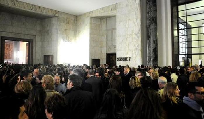 01194F-NEWS_145856 Strage in tribunale, lacrime e applausi in ricordo delle vittime