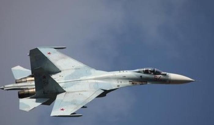 Collisione sfiorata tra un caccia russo e un aereo Usa