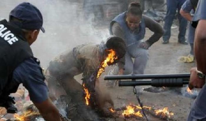 011A80-NEWS_146470 Sudafrica, ondata di violenza xenofoba: 74 morti