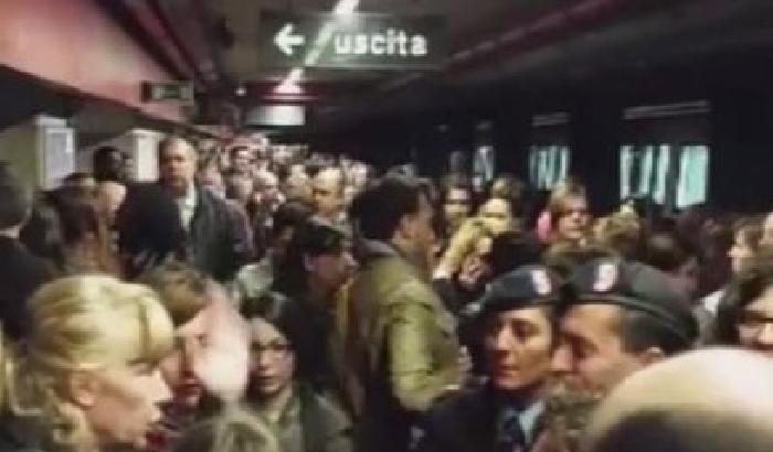 011A98-NEWS_146504 Sciopero, caos a Roma: i passeggeri occupano i treni