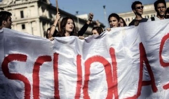 011AD3-NEWS_146624 Scuola, sindacati uniti: il 5 maggio sciopero generale