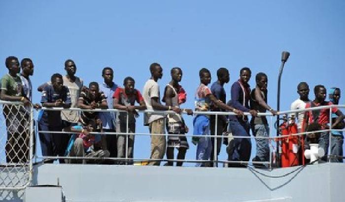 011B35-NEWS_146800 L'Ue si muove: più fondi a Triton, distruggere le navi dei trafficanti