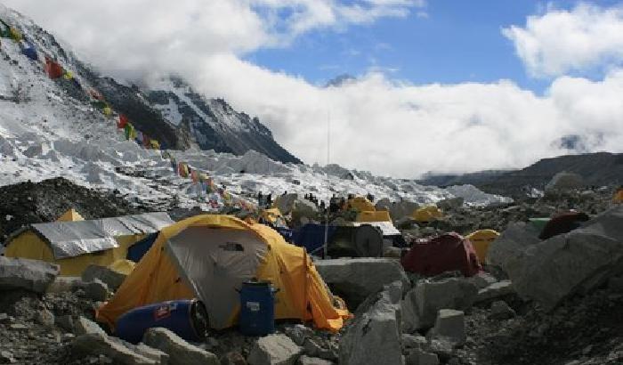 011C44-everest-campo-1 Everest, campo 1