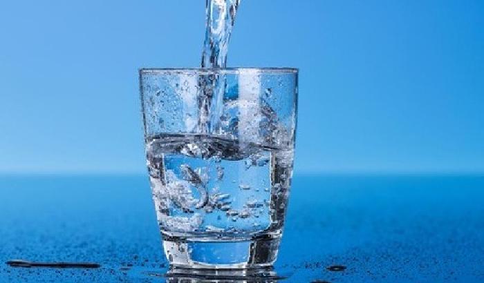 Bere acqua ghiacciata è pericoloso