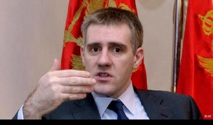 Il ministro fa la spia