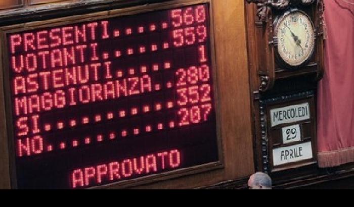 011CB6-NEWS_147677 Italicum prima fiducia, 38 Pd non la votano