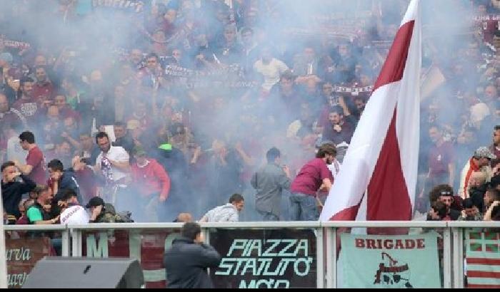 011DB7-torino-juventus-curva-dei-tifosi-del-toro Torino-Juventus, curva dei tifosi del Toro