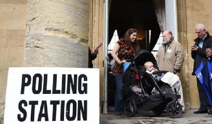 Gb, exit poll: Cameron in testa a sorpresa