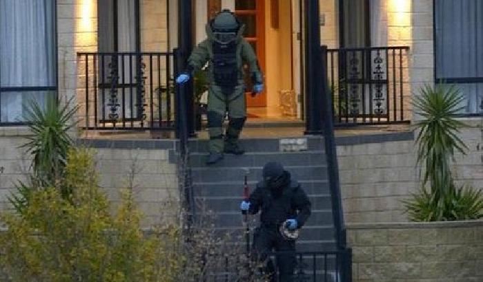 011E7F-perquisizione-in-casa-del-17enne-australiano Perquisizione in casa del 17enne australiano